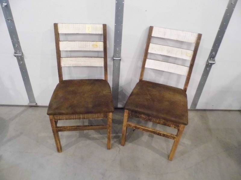 Lot of 2 Chairs