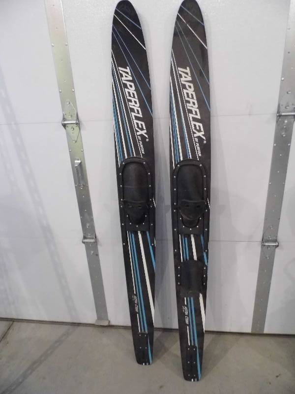 Waterskis