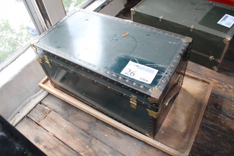lot 26 image: Trunk