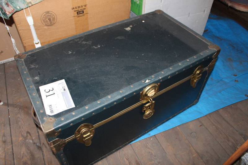 lot 31 image: Trunk w Lift-Out Tray