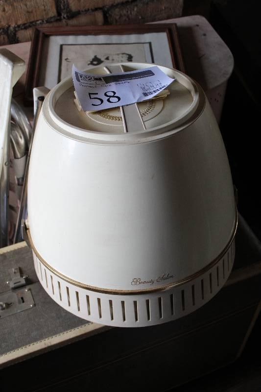 lot 58 image: Lady Schick Beauty Salon 4-Speed Portable Hair Dryer