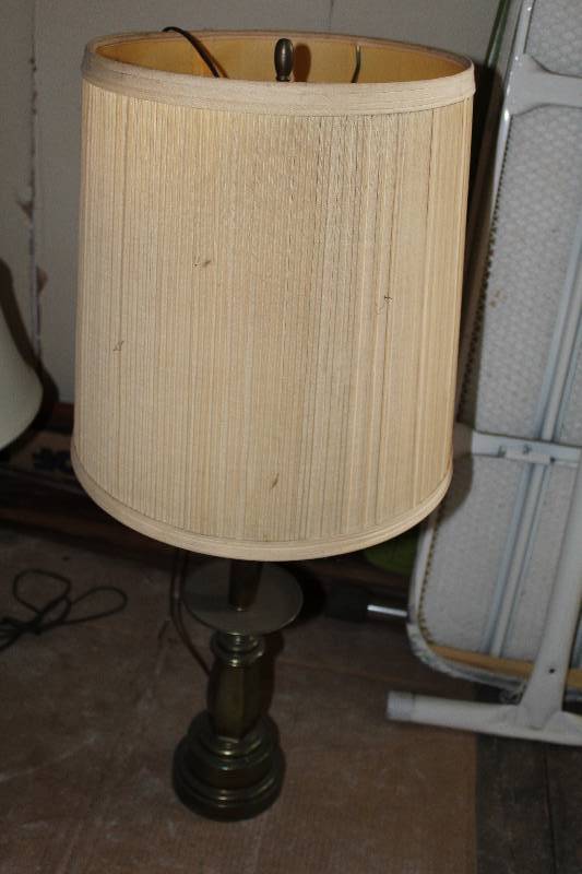 lot 50 image: Table Lamp