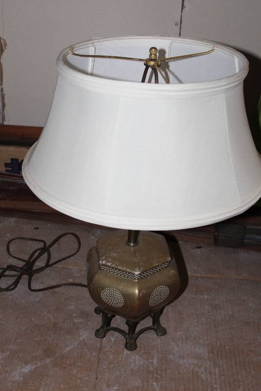 lot 49 image: Table Lamp