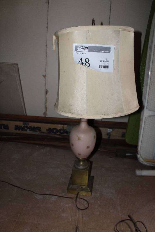 lot 48 image: Table Lamp
