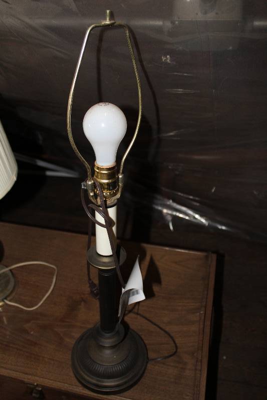 lot 43 image: Table Lamp