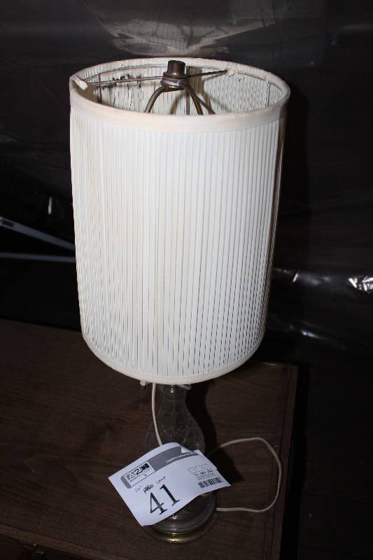 lot 41 image: Table Lamp