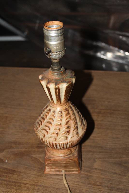 lot 46 image: Table Lamp