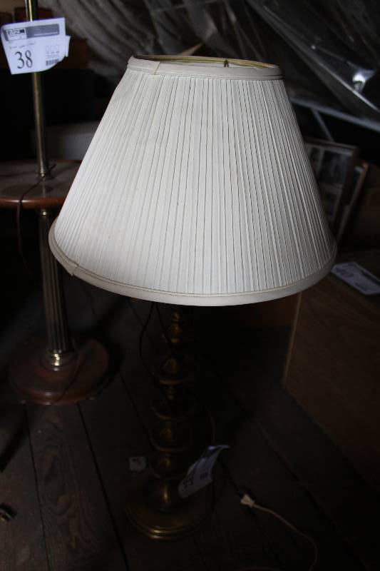 lot 44 image: Table Lamp