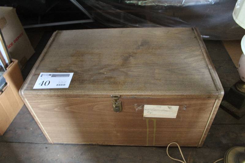 lot 40 image: Trunk