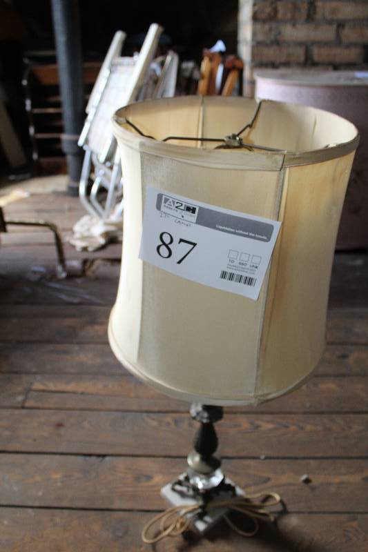lot 87 image: Table Lamp