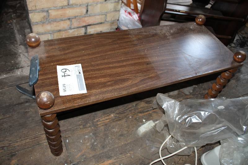 lot 64 image: Bench