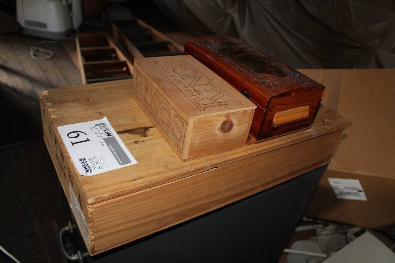 lot 61 image: Lot of (3) Wood Storage Boxes - Lord of the Rings, Mirrored Interior Lid, The Hunt