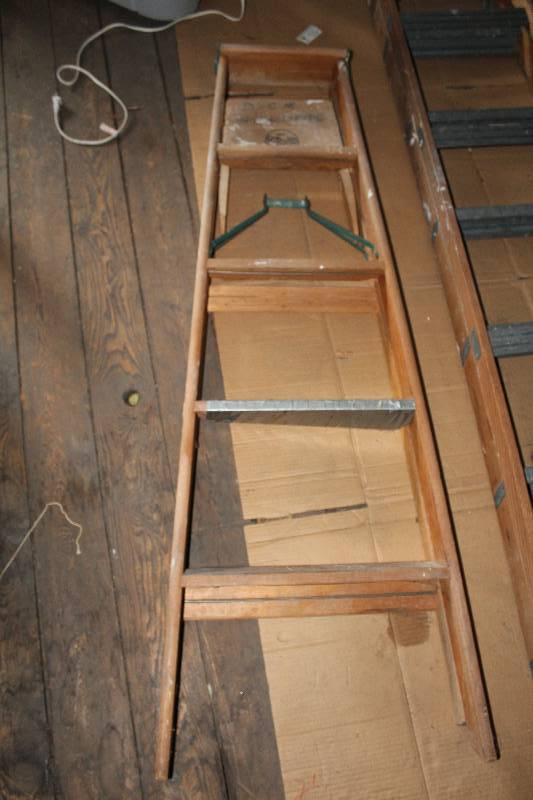 lot 76 image: 4ft. Wood Step Ladder
