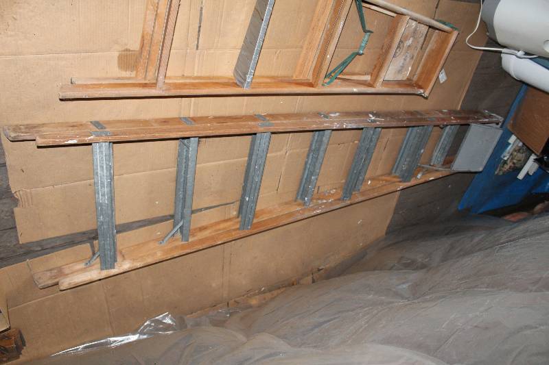 lot 75 image: 6ft. Wood & Aluminum Step Ladder