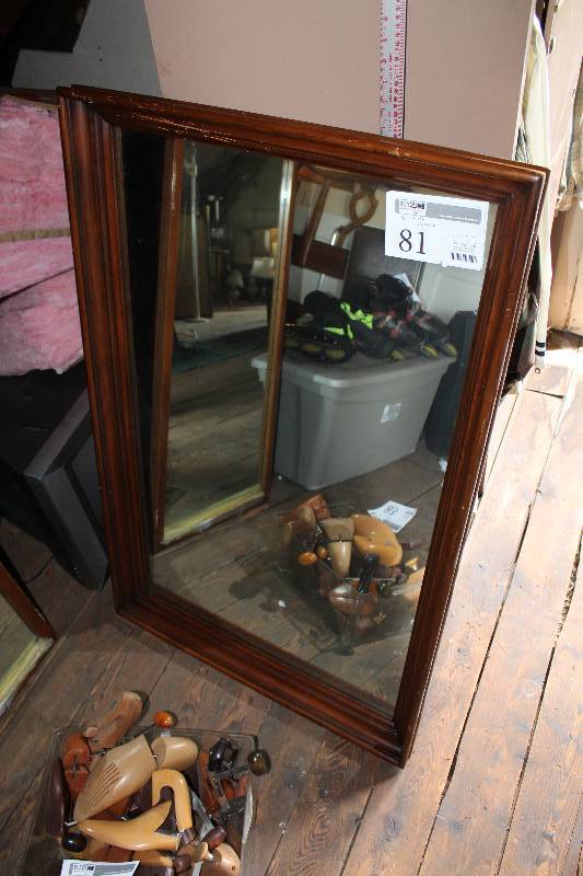 lot 81 image: Decorative Wood Frame Wall Mirror