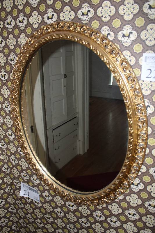 lot 22 image: Decorative Oval Metal Frame Wall Mirror