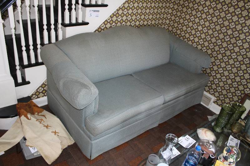 lot 5 image: Couch Sleeper