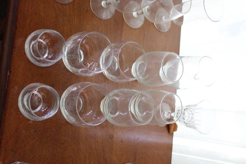 lot 103 image: Lot of (10) Glassware, Globe Glasses, Serving Glass w Stir Rod, Stemware
