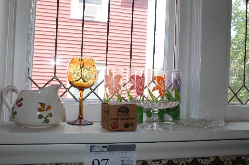 lot 97 image: Table Dcor - Flower Glassware, Wine Glass, Ceramic Pitcher, Glass Serving Trays