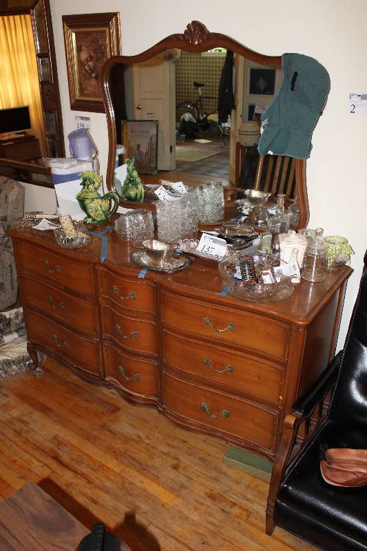 lot 2 image: Wood Dresser w Decorative Wood Framed Mirror, 9-Drawers