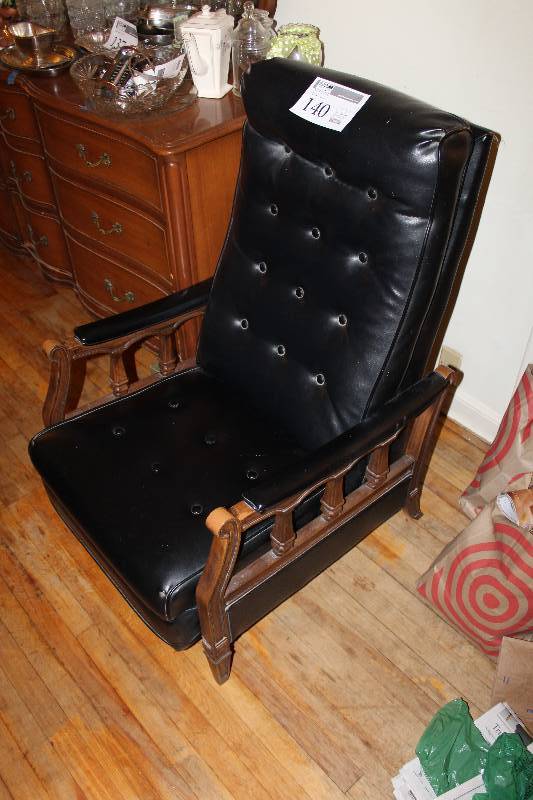 lot 140 image: Leather Living Room Recliner