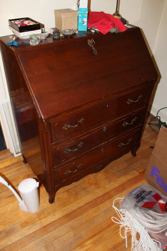 lot 3 image: Wood Desk wKey, Drop Top Lid, 3-Drawers