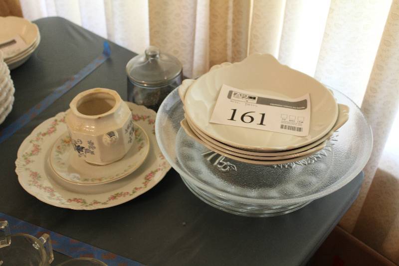 lot 161 image: Decorative Ceramic Dishware