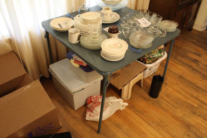 lot 237 image: Folding Table