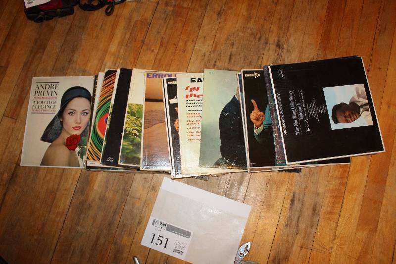 lot 151 image: LPs