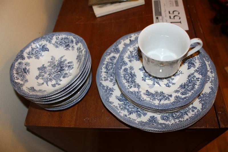 lot 154 image: Decorative Blue Ceramic Dishware, Saucers, Cup