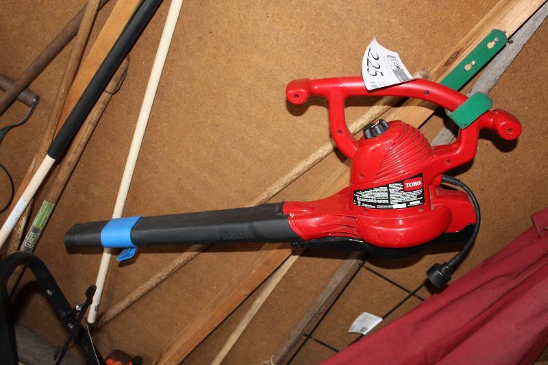 lot 225 image: Toro Ultra Blower Vac w Metal Impeller