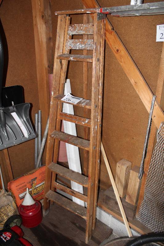 lot 226 image: 6ft. Wood Step Ladder