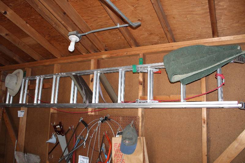 lot 227 image: 20ft. Aluminum Extension Ladder