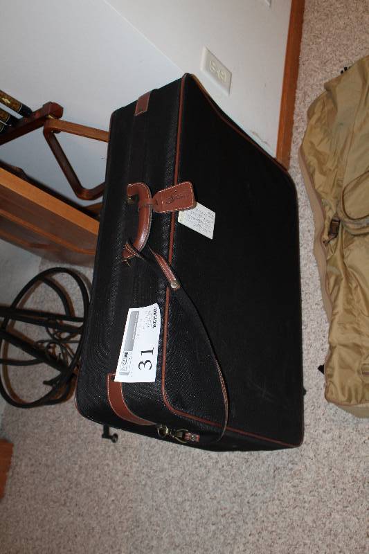 lot 31 image: Skyway Chadwick Suitcase