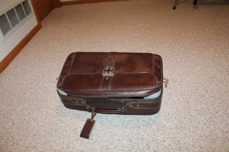 lot 33 image: Samsonite Silhouette II Leather Suitcase, Mens Shaving Bag