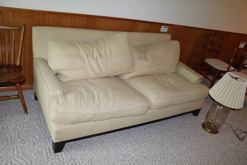 lot 29 image: Couch