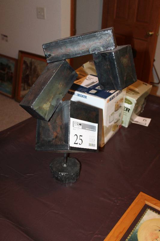 lot 25 image: Metal Table Art