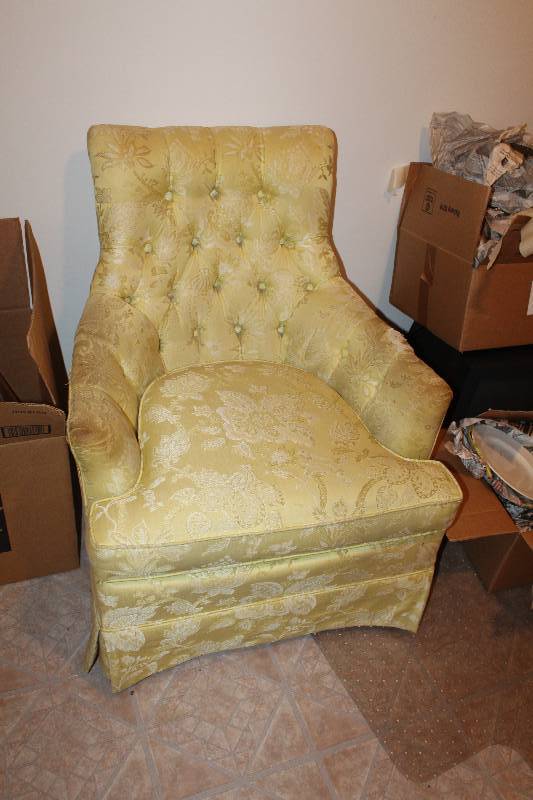 lot 48 image: Living Room Chair