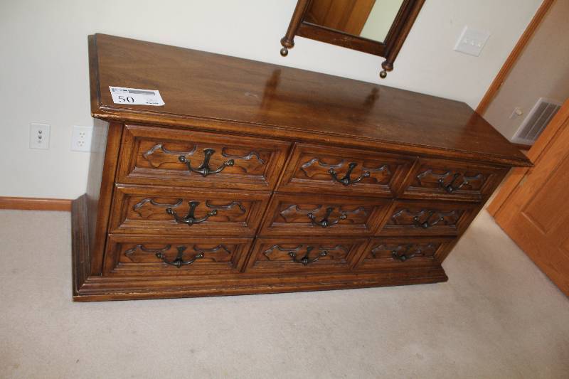 lot 50 image: Wood Dresser w 9-Drawers
