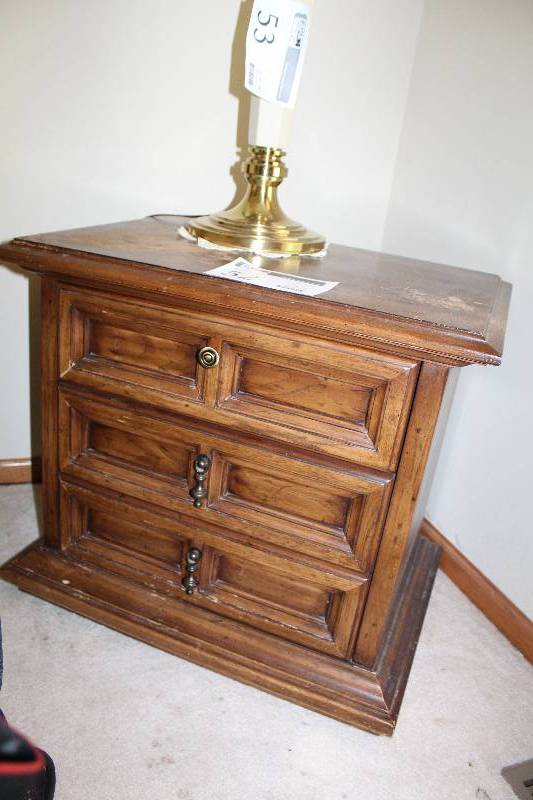 lot 52 image: Wood End Table w 3-Drawers