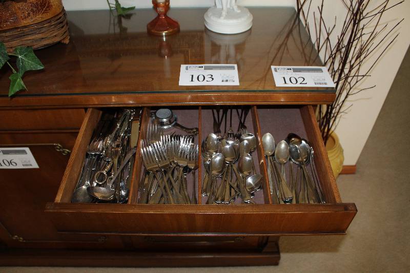 lot 103 image: Silverware
