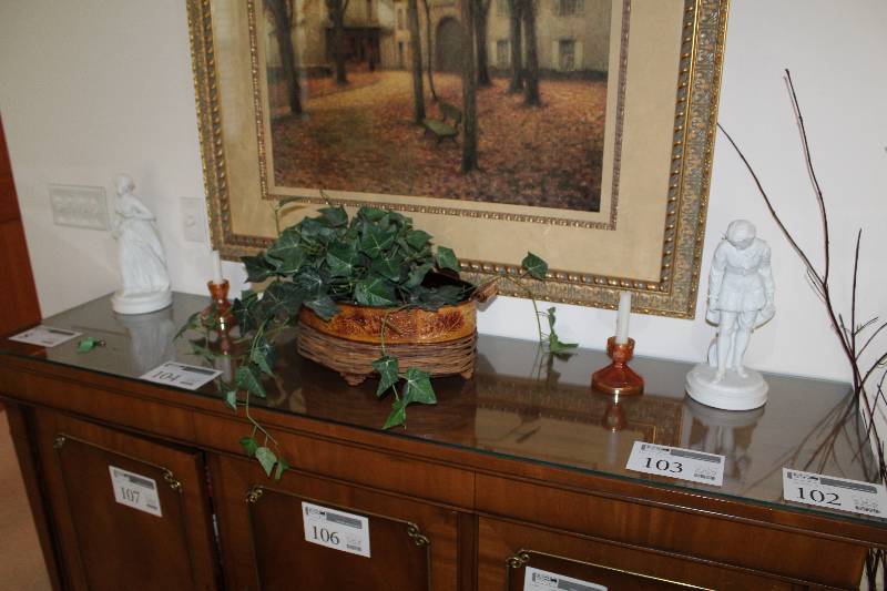 lot 102 image: Table Dcor - Statues, Candle Holders, Floral