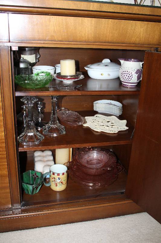 lot 105 image: Candle Holders, Glassware, Serving Bowls, Pitcher, Table Decor