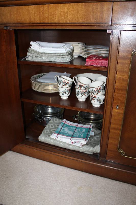 lot 107 image: Lenox China Cups, Saucers, Glassware