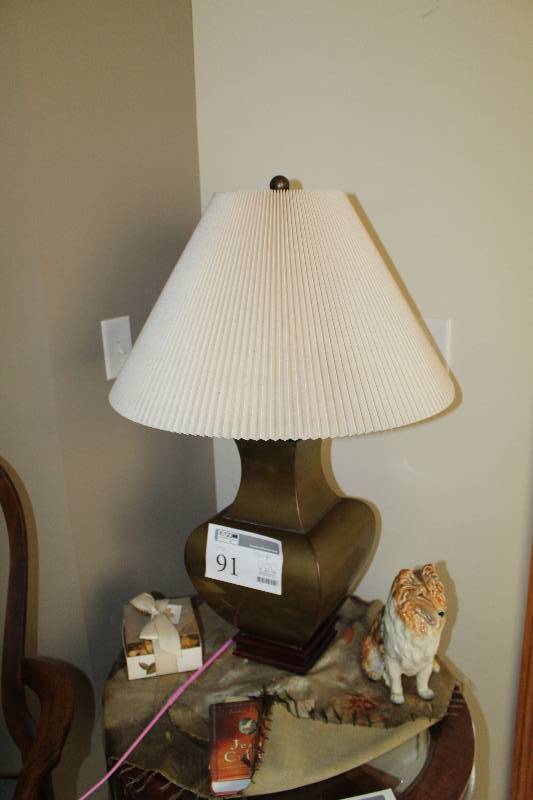 lot 91 image: Table Lamp