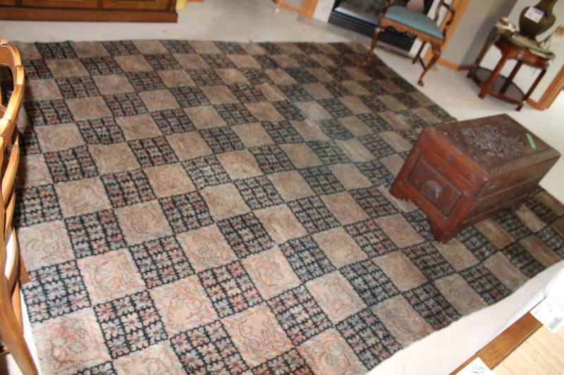 lot 98 image: Area Rug