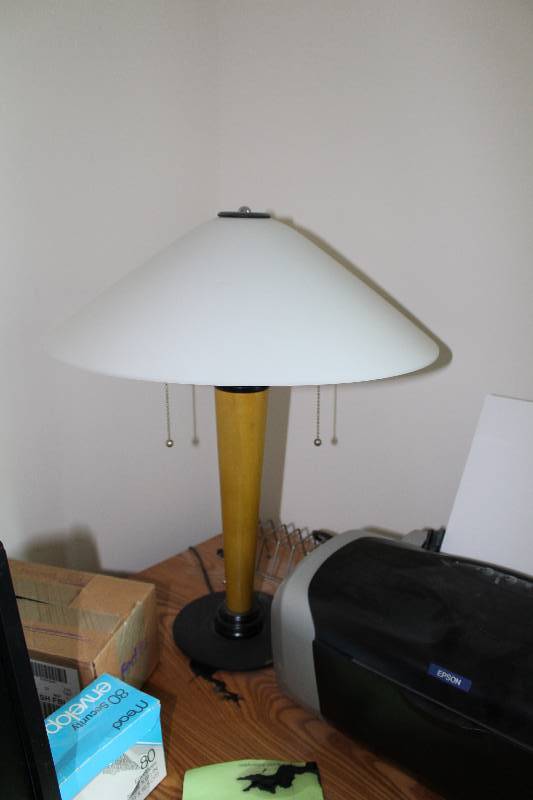 lot 76 image: Table Lamp