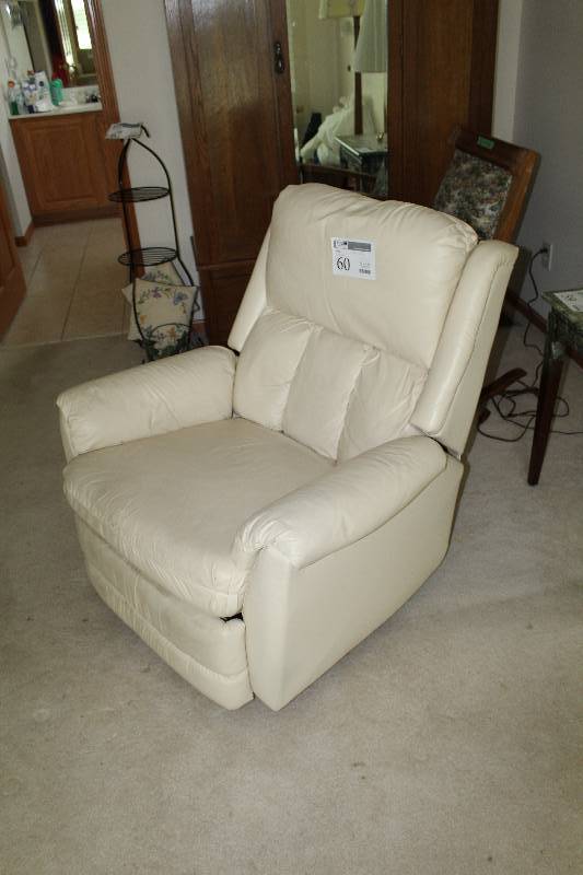 lot 60 image: Living Room Recliner