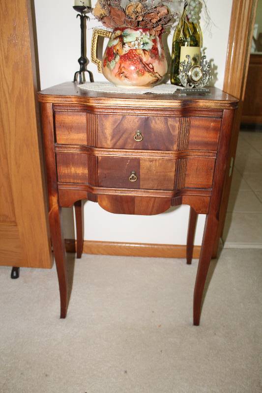 lot 68 image: Wood Side Table w 2-Drawers