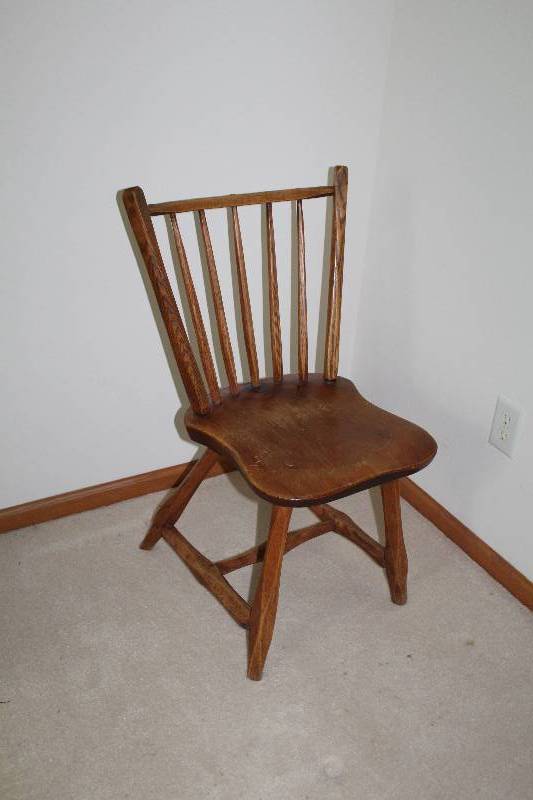 lot 71 image: Wood Dining Chair